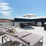 Gorgeous In Okrug Gornji Apartman Trogir