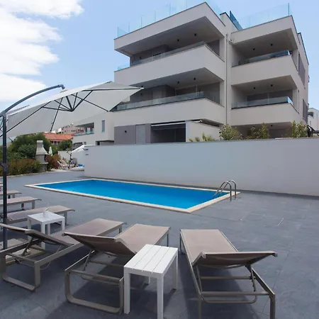 Gorgeous In Okrug Gornji Apartman