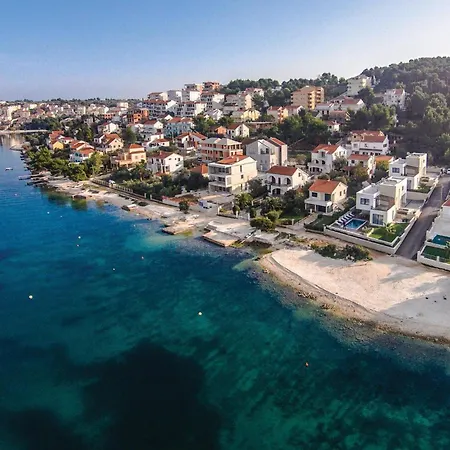 Cozy In Okrug Gornji With Swimming Pool Apartman