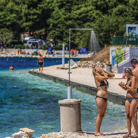 Cozy In Okrug Gornji With Swimming Pool Apartman *