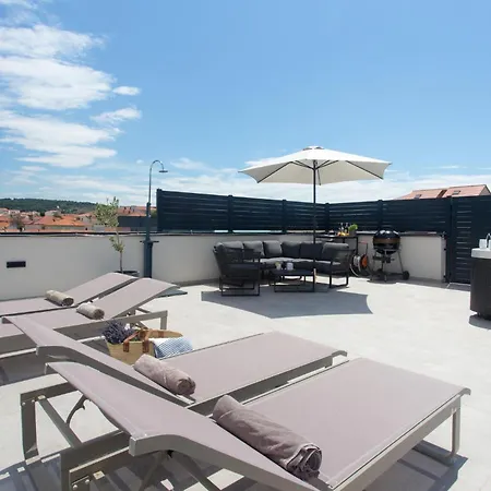 Cozy In Okrug Gornji With Swimming Pool Apartman Trogir