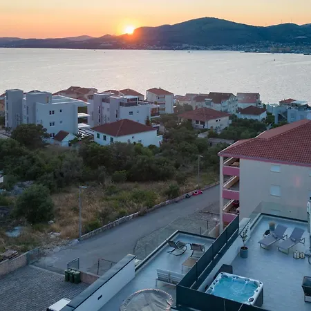 Gorgeous In Okrug Gornji Apartman Trogir